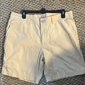 Ladies beige khaki color Size 34 Columbia shorts